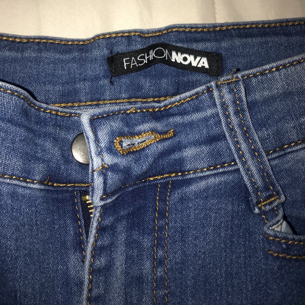 FASHION NOVA | Distressed High Rise Jeans ✨ - Picture 6 of 6